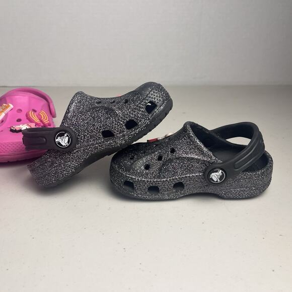 Crocs Classic Clog Toddler Size 7C Lot Girls Pink & Black Glitter w/ Shoe Charms - Picture 10 of 16